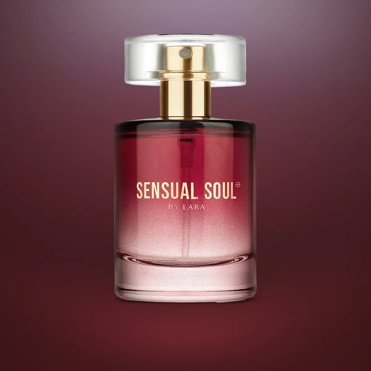 Frasco de perfume Sensual Soul sobre degradado granate · Fotografía de producto, TimeLäB Studio Barcelona