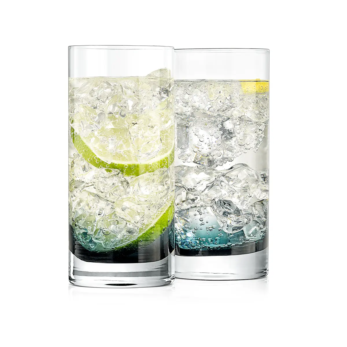 Dos vasos altos con hielo, lima y agua con gas · Fotografía de producto, TimeLäB Studio Barcelona