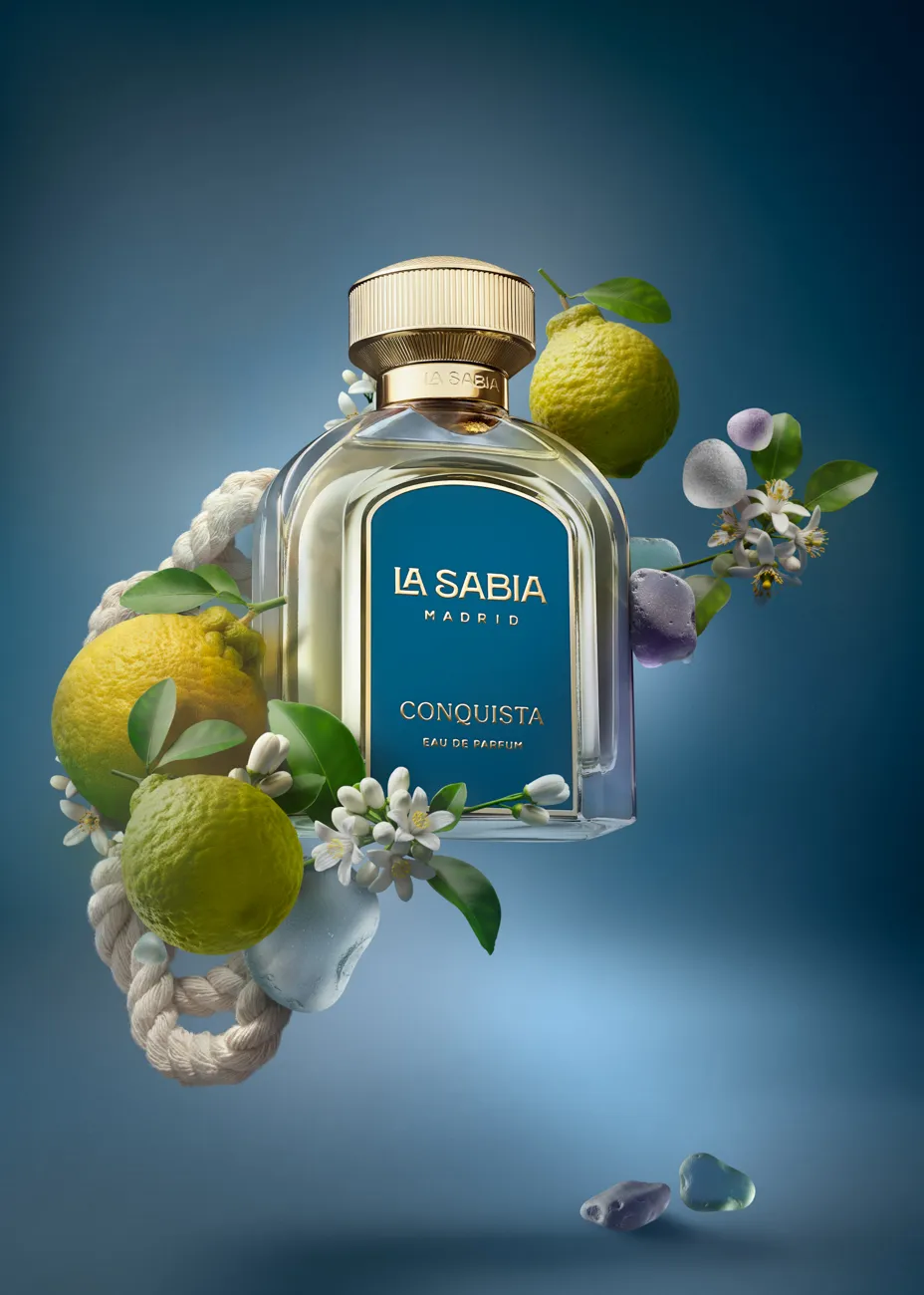 Una fragancia azul entre cítricos frescos y flor · Fotografía de producto, TimeLäB Studio Barcelona