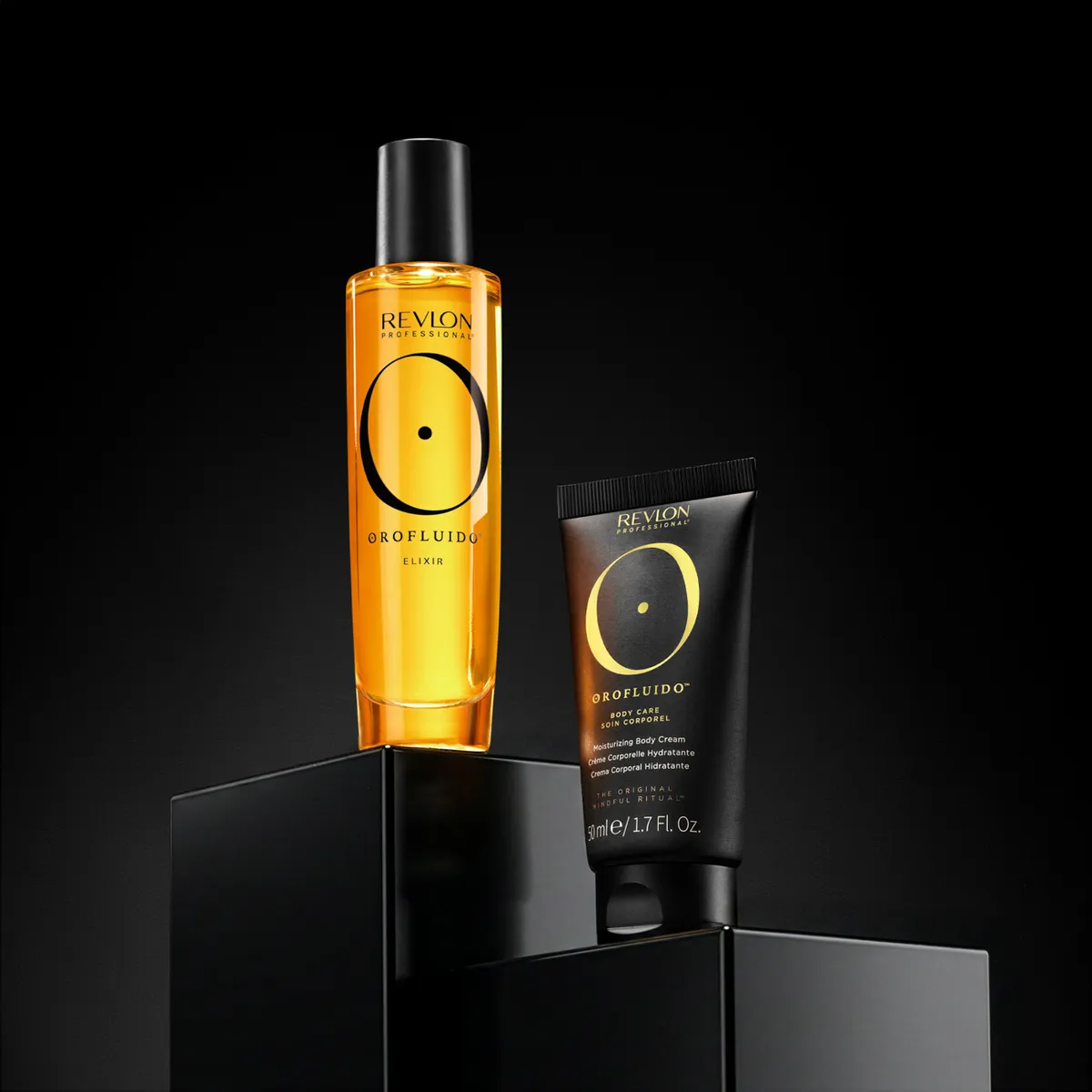 Un frasco y un tubo de aceite capilar dorado sobre un pedestal negro · Fotografía de producto, TimeLäB Studio Barcelona