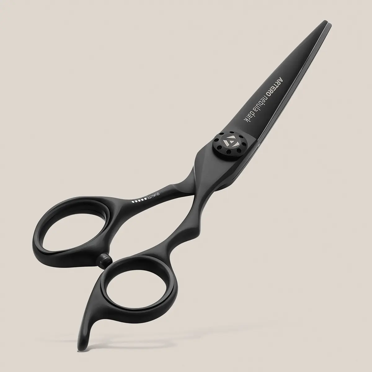 Tijeras de peluquería profesionales negras · Fotografía de producto, TimeLäB Studio Barcelona